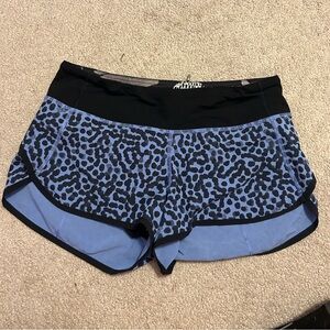 Lululemon like new, blue, size 4, 2.5 inch shorts